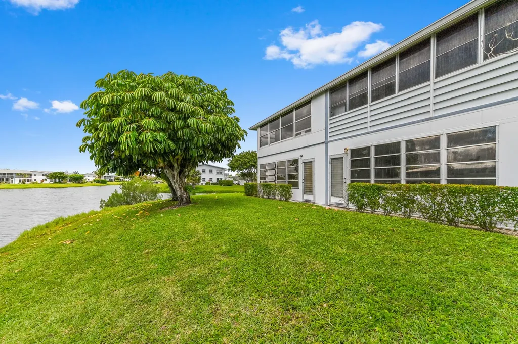2 Chatham A West Palm Beach FL 33417