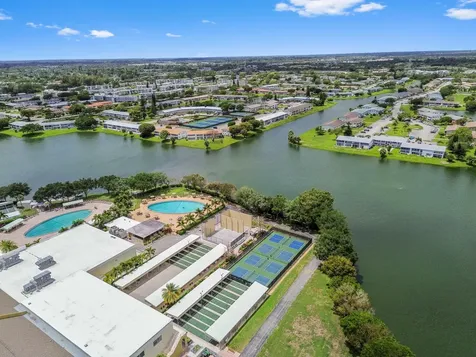 2 Chatham A West Palm Beach FL 33417