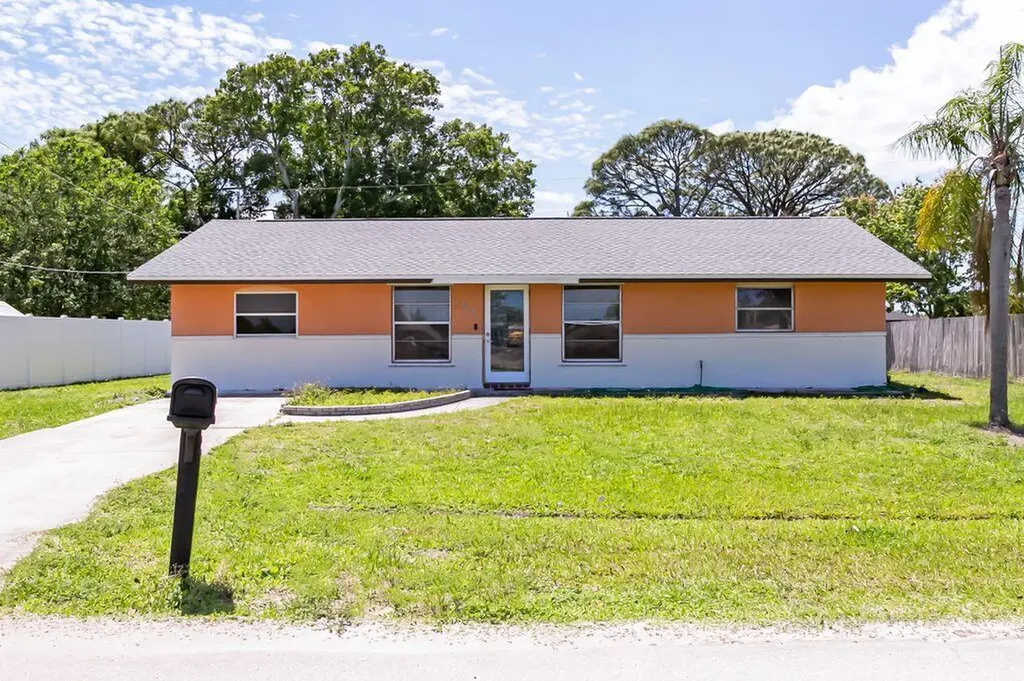 734 SE Arton Lane Port St Lucie FL 34983