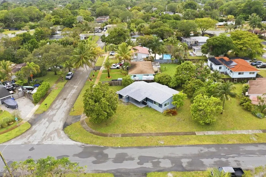 2421 SW 16th Street Fort Lauderdale FL 33312