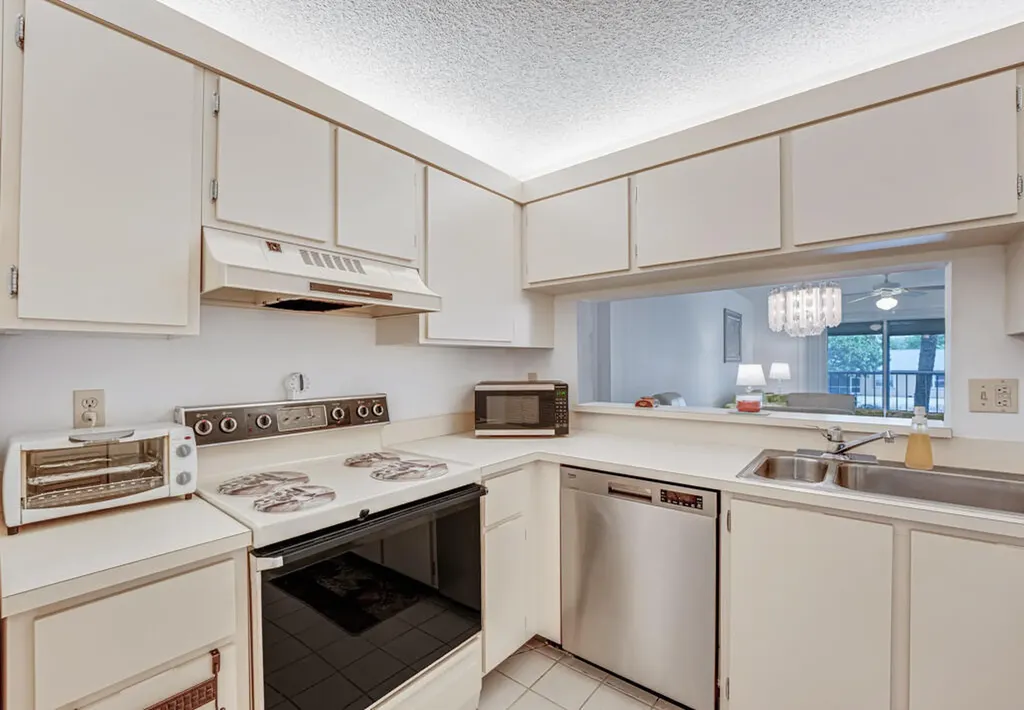 3146 Via Poinciana Lake Worth FL 33467