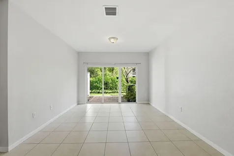 2423 NW 31st Court Oakland Park FL 33309