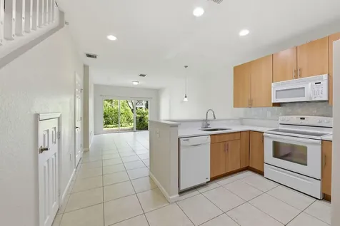 2423 NW 31st Court Oakland Park FL 33309