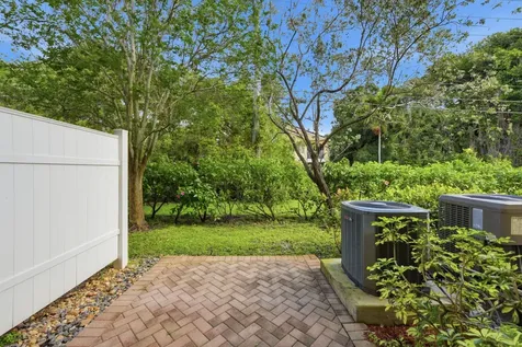 2423 NW 31st Court Oakland Park FL 33309