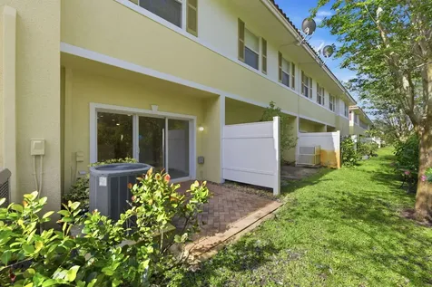 2423 NW 31st Court Oakland Park FL 33309