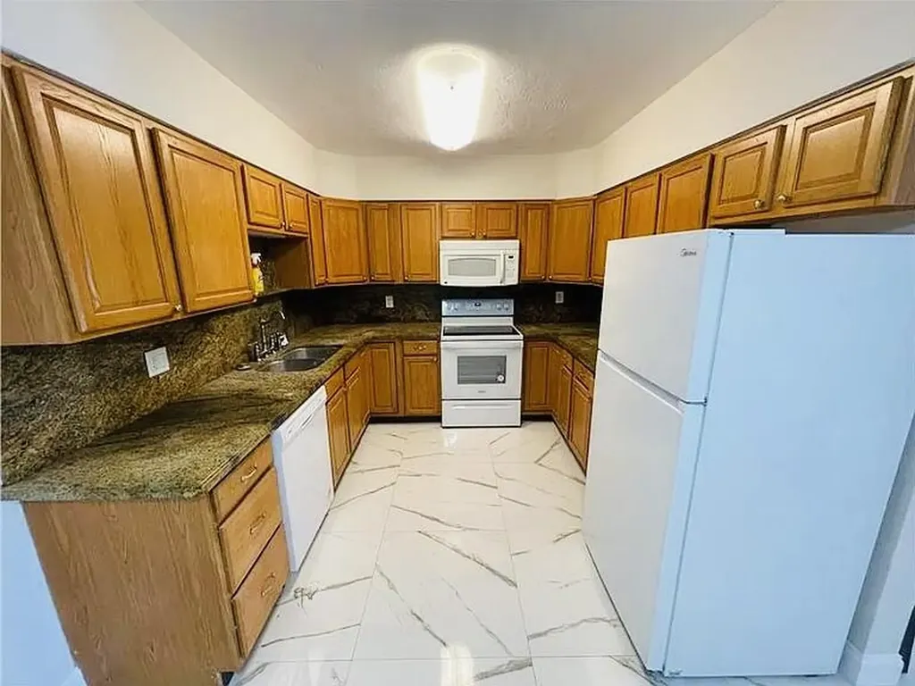 198 SW 15th Street Boca Raton FL 33432
