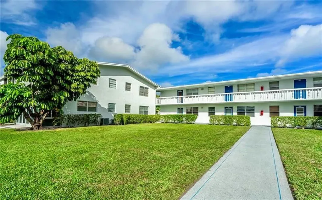 137 Farnham F Deerfield Beach FL 33442