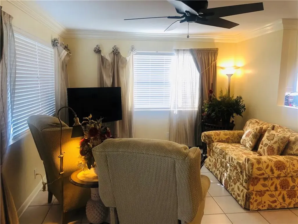 137 Farnham F Deerfield Beach FL 33442