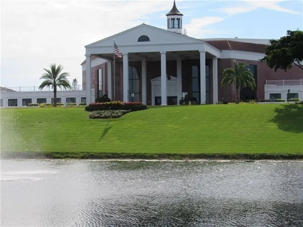137 Farnham F Deerfield Beach FL 33442