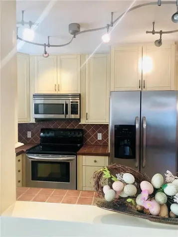 137 Farnham F Deerfield Beach FL 33442