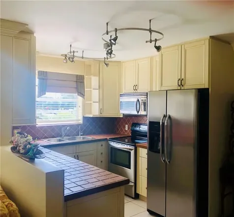 137 Farnham F Deerfield Beach FL 33442