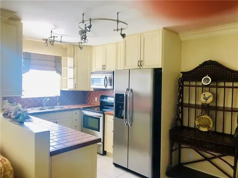 137 Farnham F Deerfield Beach FL 33442