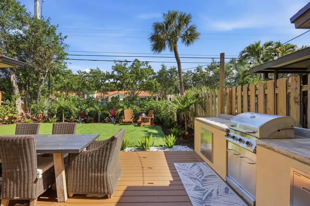 1001 Raintree Lane Palm Beach Gardens FL 33410