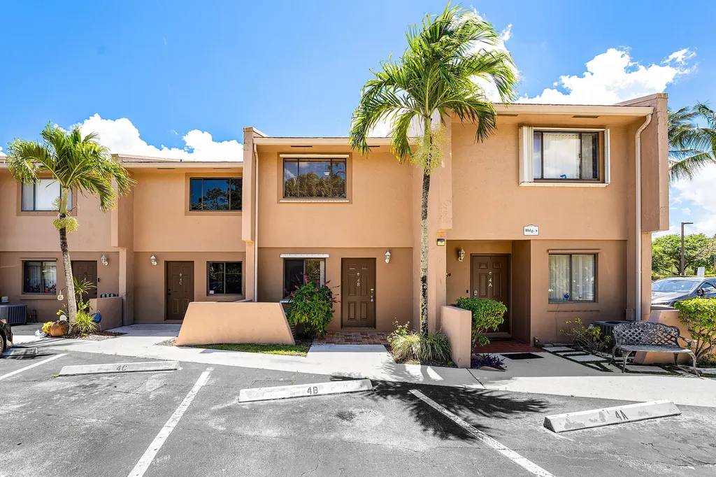 139 Sparrow Royal Palm Beach FL 33411