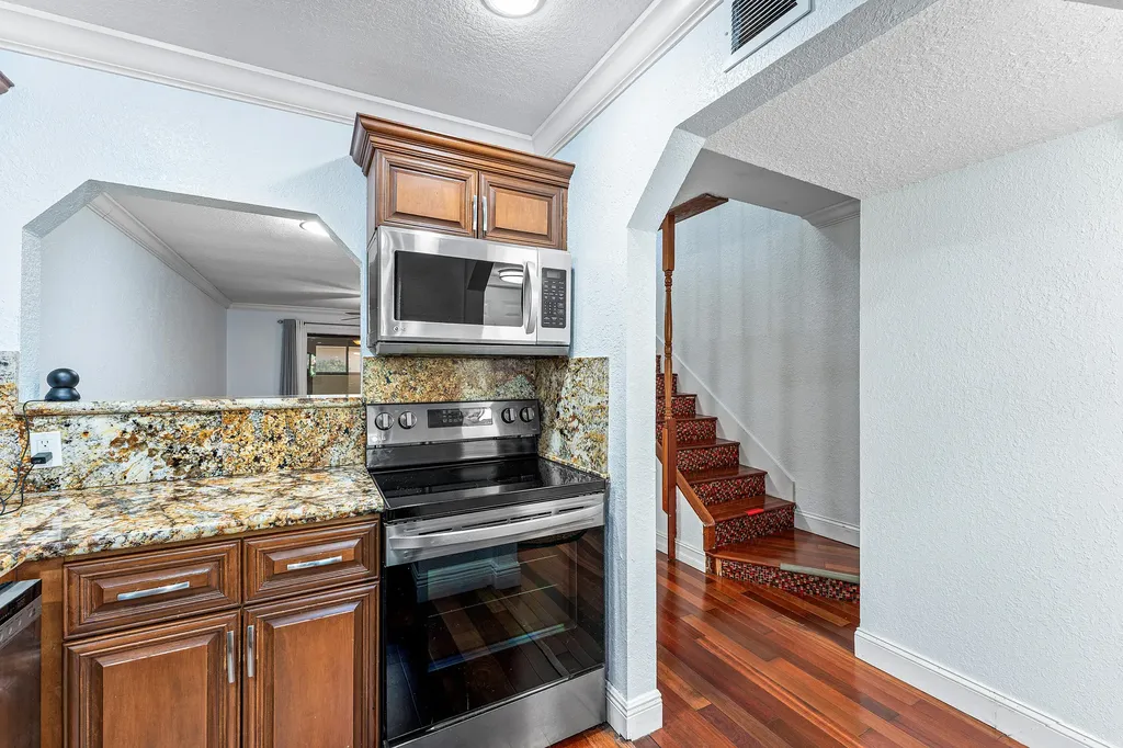 139 Sparrow Royal Palm Beach FL 33411