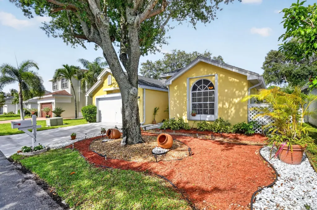 1033 W Fairfax Circle W Boynton Beach FL 33436