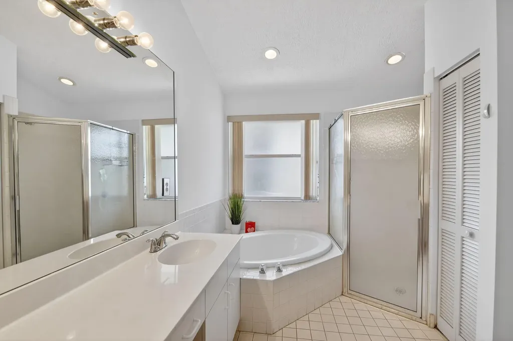 1033 Fairfax Circle W Boynton Beach FL 33436