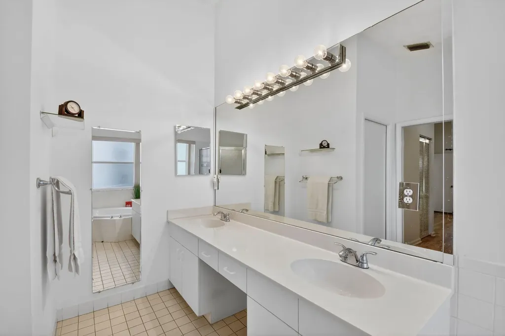 1033 Fairfax Circle W Boynton Beach FL 33436
