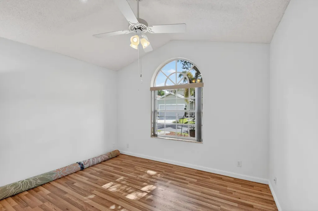 1033 Fairfax Circle W Boynton Beach FL 33436
