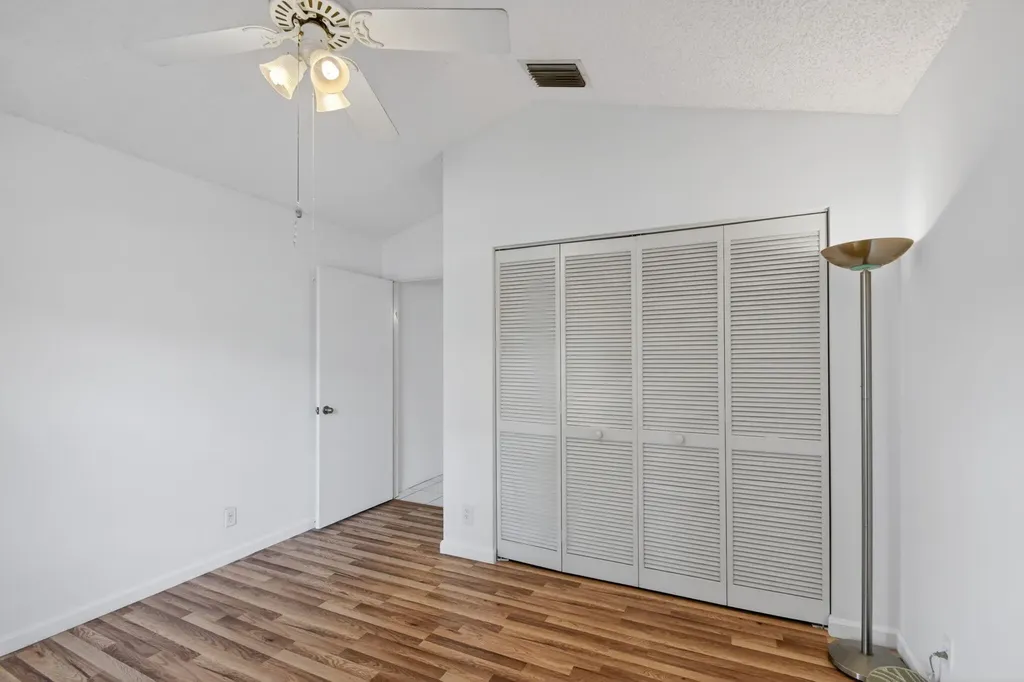 1033 Fairfax Circle W Boynton Beach FL 33436