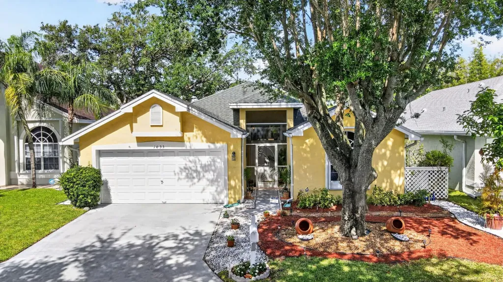 1033 Fairfax Circle W Boynton Beach FL 33436