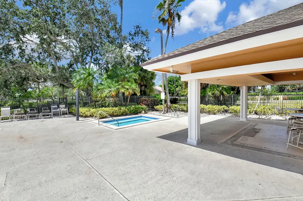 1033 Fairfax Circle W Boynton Beach FL 33436