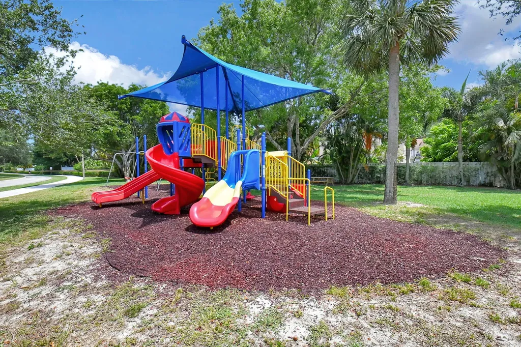 1033 Fairfax Circle W Boynton Beach FL 33436