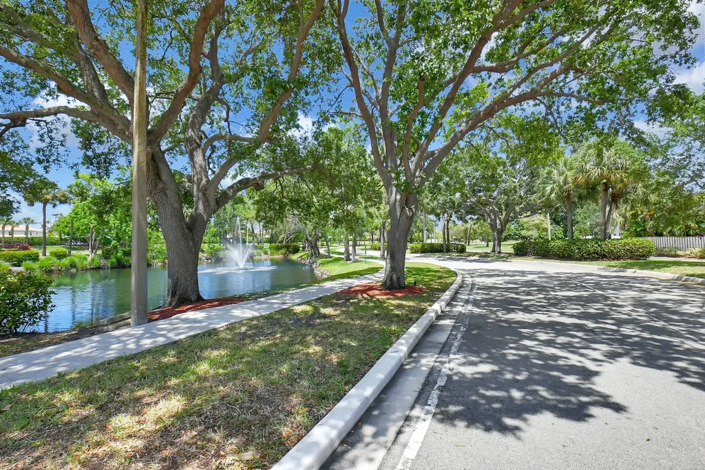 1033 Fairfax Circle W Boynton Beach FL 33436