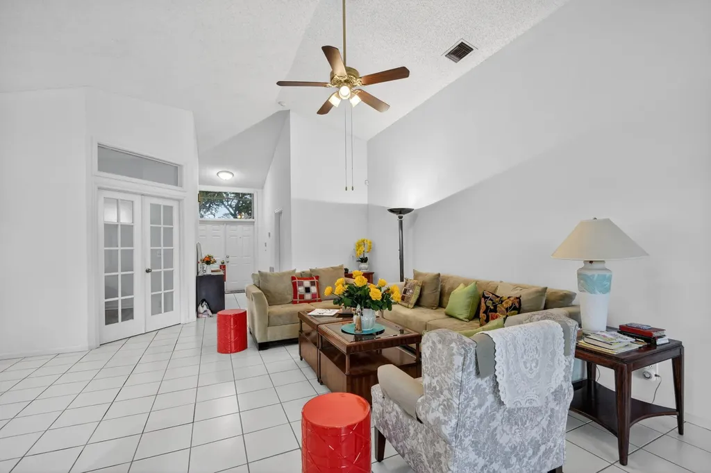 1033 Fairfax Circle W Boynton Beach FL 33436