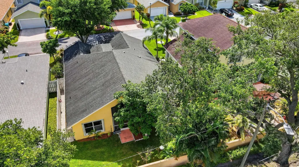 1033 Fairfax Circle W Boynton Beach FL 33436