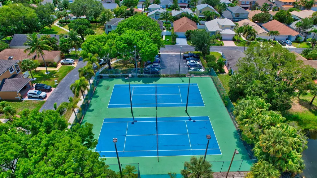 1033 Fairfax Circle W Boynton Beach FL 33436