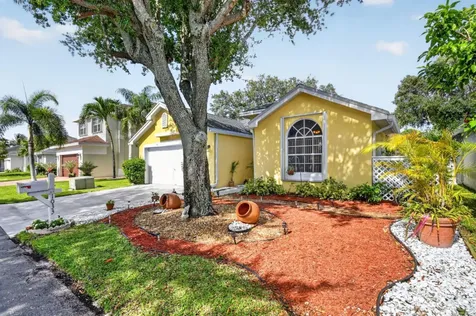 1033 W Fairfax Circle W Boynton Beach FL 33436