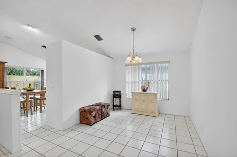 1033 W Fairfax Circle W Boynton Beach FL 33436