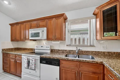 1033 W Fairfax Circle W Boynton Beach FL 33436
