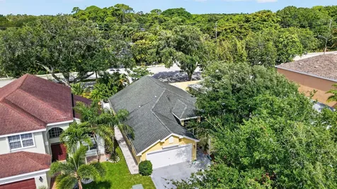 1033 W Fairfax Circle W Boynton Beach FL 33436