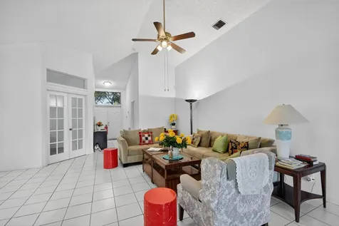 1033 W Fairfax Circle W Boynton Beach FL 33436