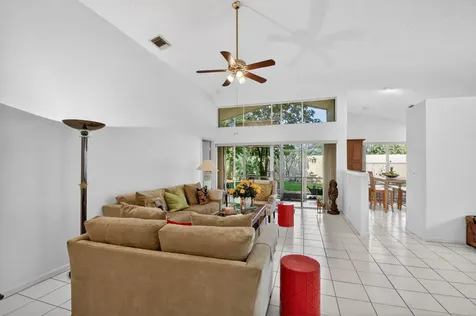 1033 W Fairfax Circle W Boynton Beach FL 33436