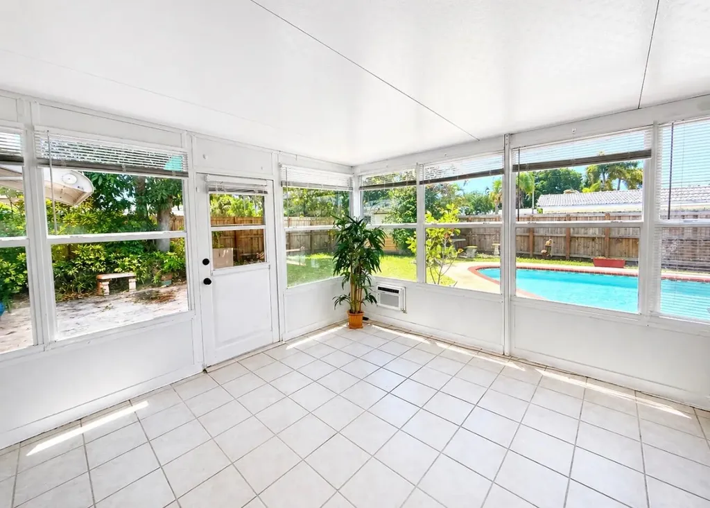 1014 SE 4th Court Deerfield Beach FL 33441