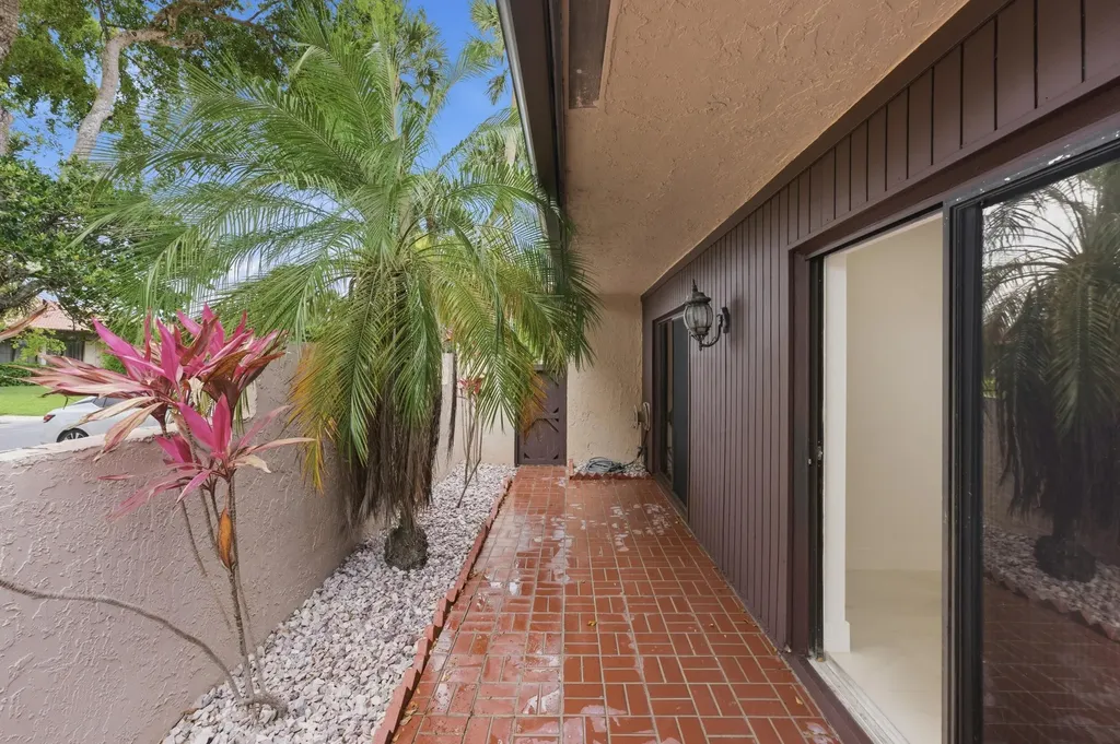 9258 Vista Del Lago Boca Raton FL 33428