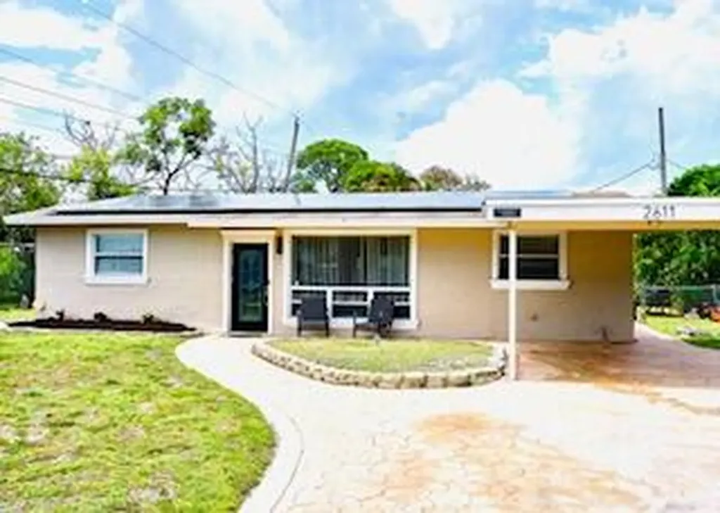 2611 NW 27th Street Oakland Park FL 33311