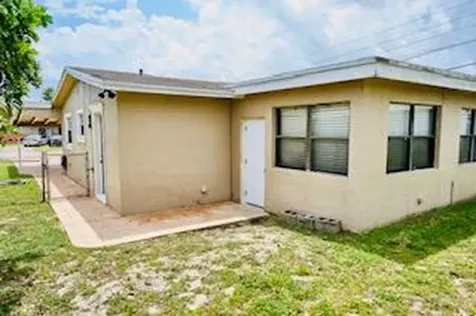 2611 NW 27th Street Oakland Park FL 33311