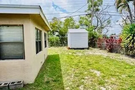 2611 NW 27th Street Oakland Park FL 33311