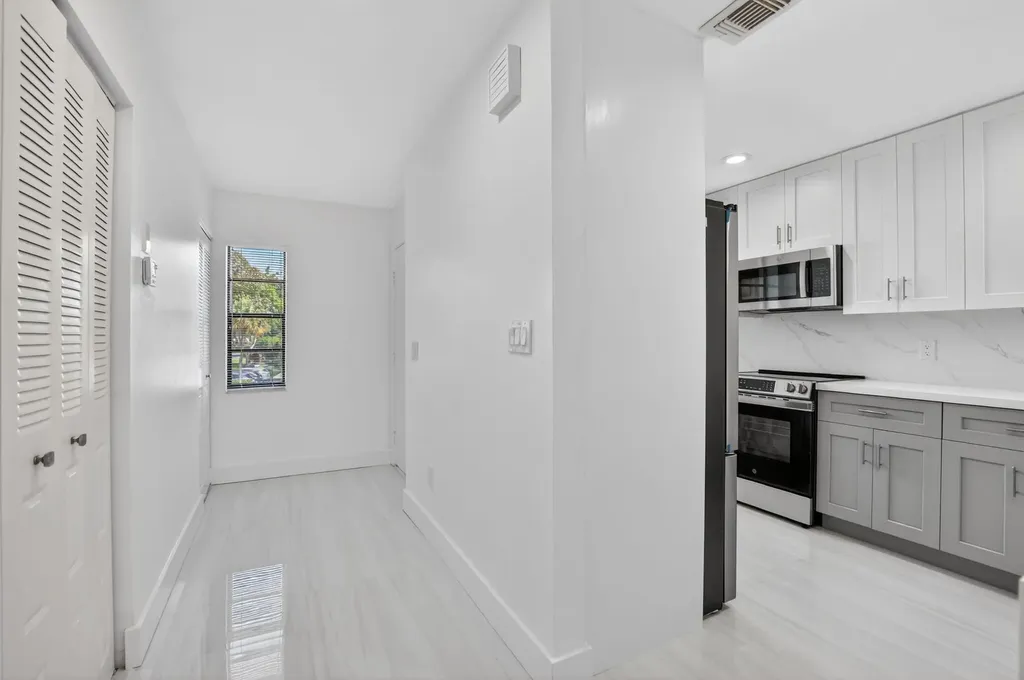 9272 Vista Del Lago Boca Raton FL 33428