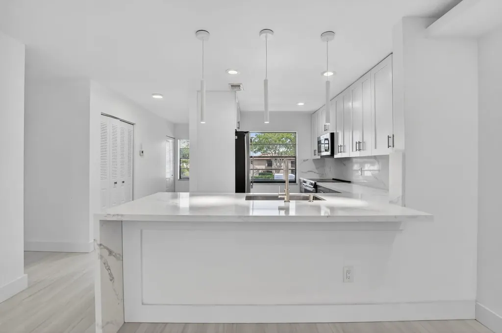 9272 Vista Del Lago Boca Raton FL 33428