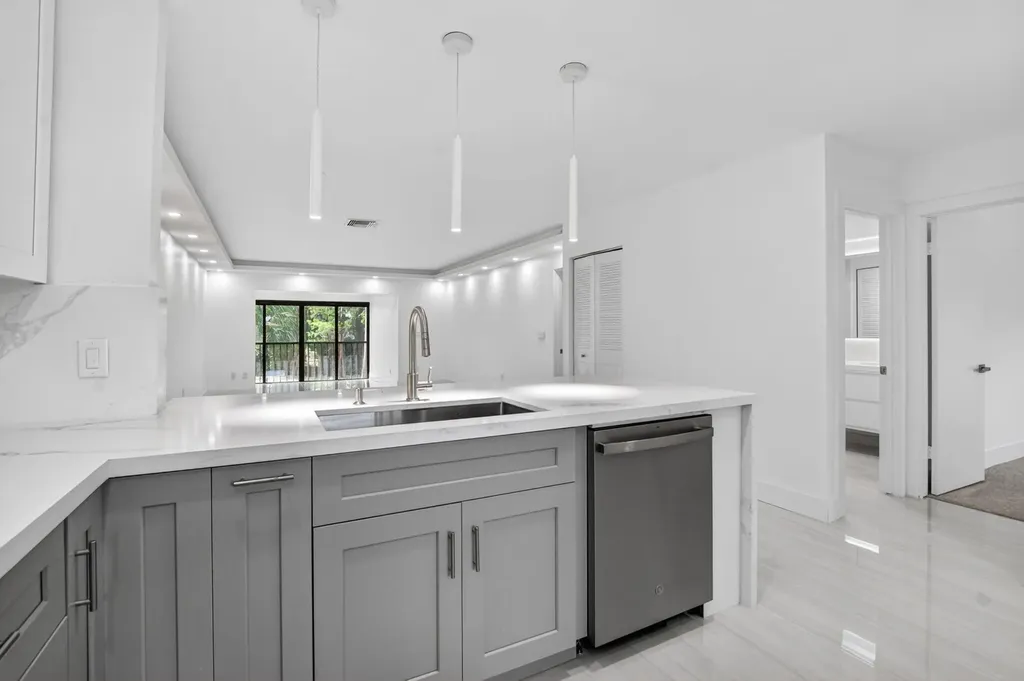 9272 Vista Del Lago Boca Raton FL 33428