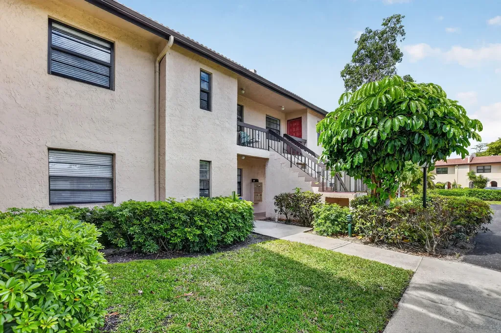 9272 Vista Del Lago Boca Raton FL 33428