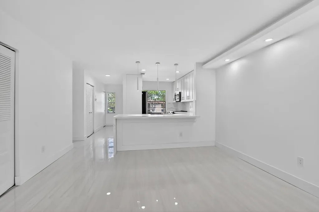 9272 Vista Del Lago Boca Raton FL 33428