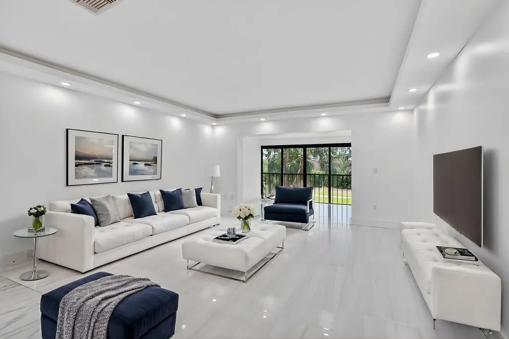 9272 Vista Del Lago Boca Raton FL 33428