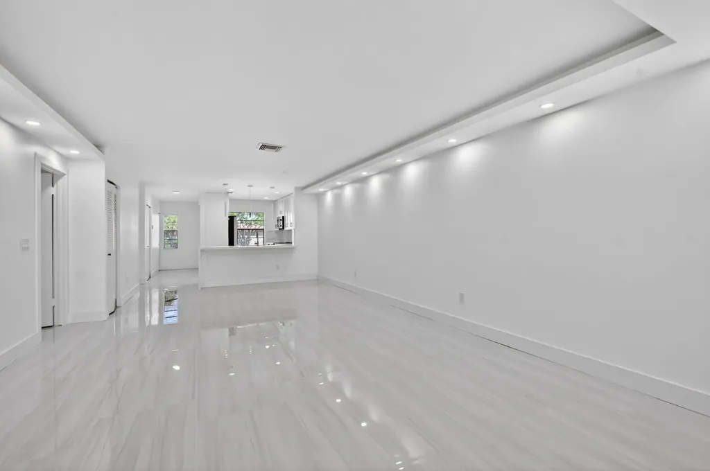 9272 Vista Del Lago Boca Raton FL 33428