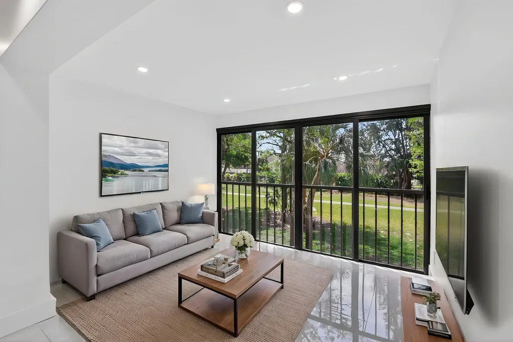 9272 Vista Del Lago Boca Raton FL 33428